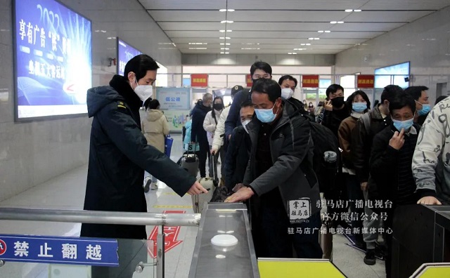 剛剛！記者在駐馬店站、駐馬店西站拍下這樣一幕…