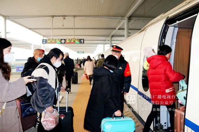 剛剛！記者在駐馬店站、駐馬店西站拍下這樣一幕…