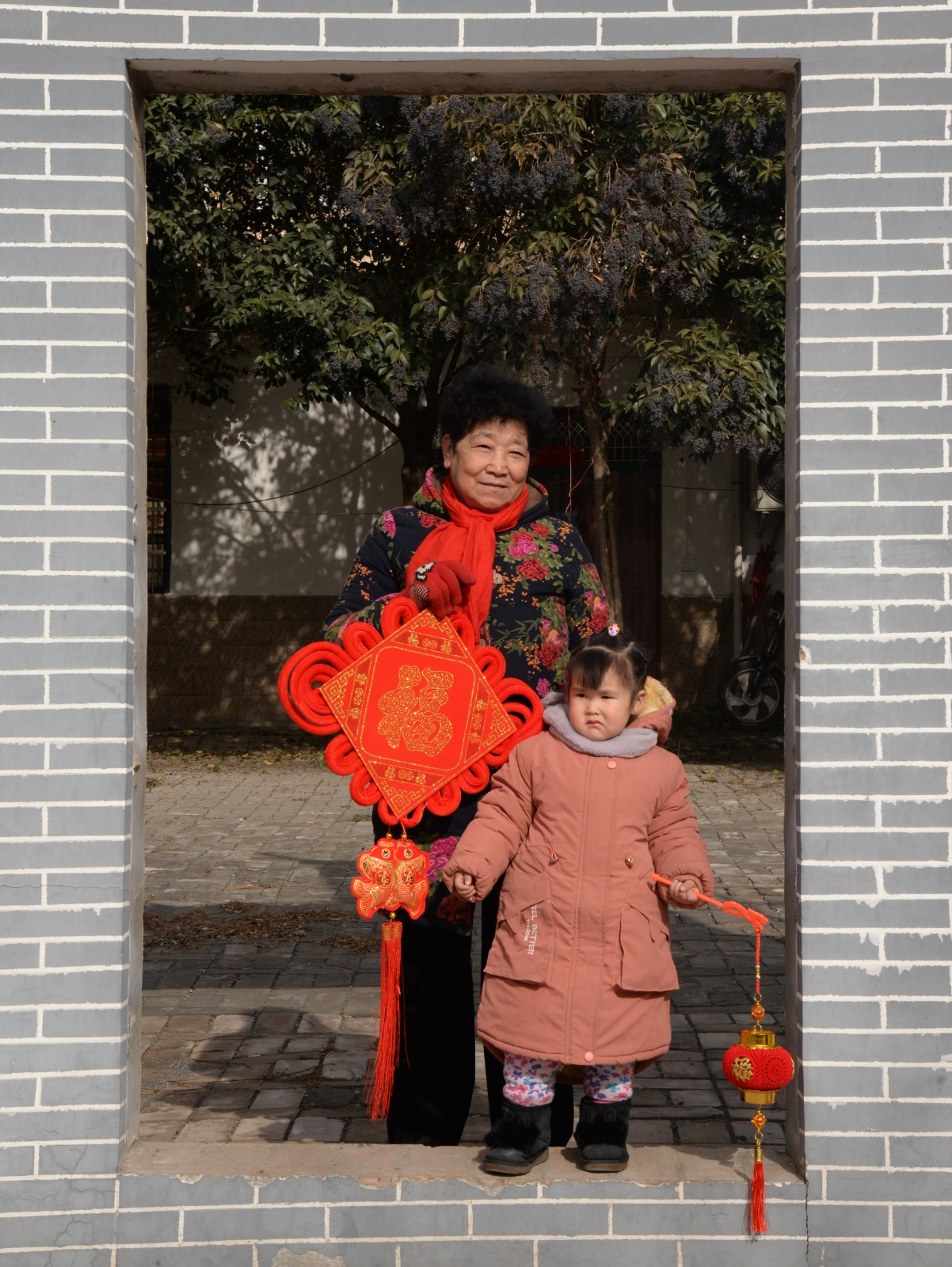 新春走基層丨新年來張全家福吧！攝影志愿者用光影為村民留住煙火年年