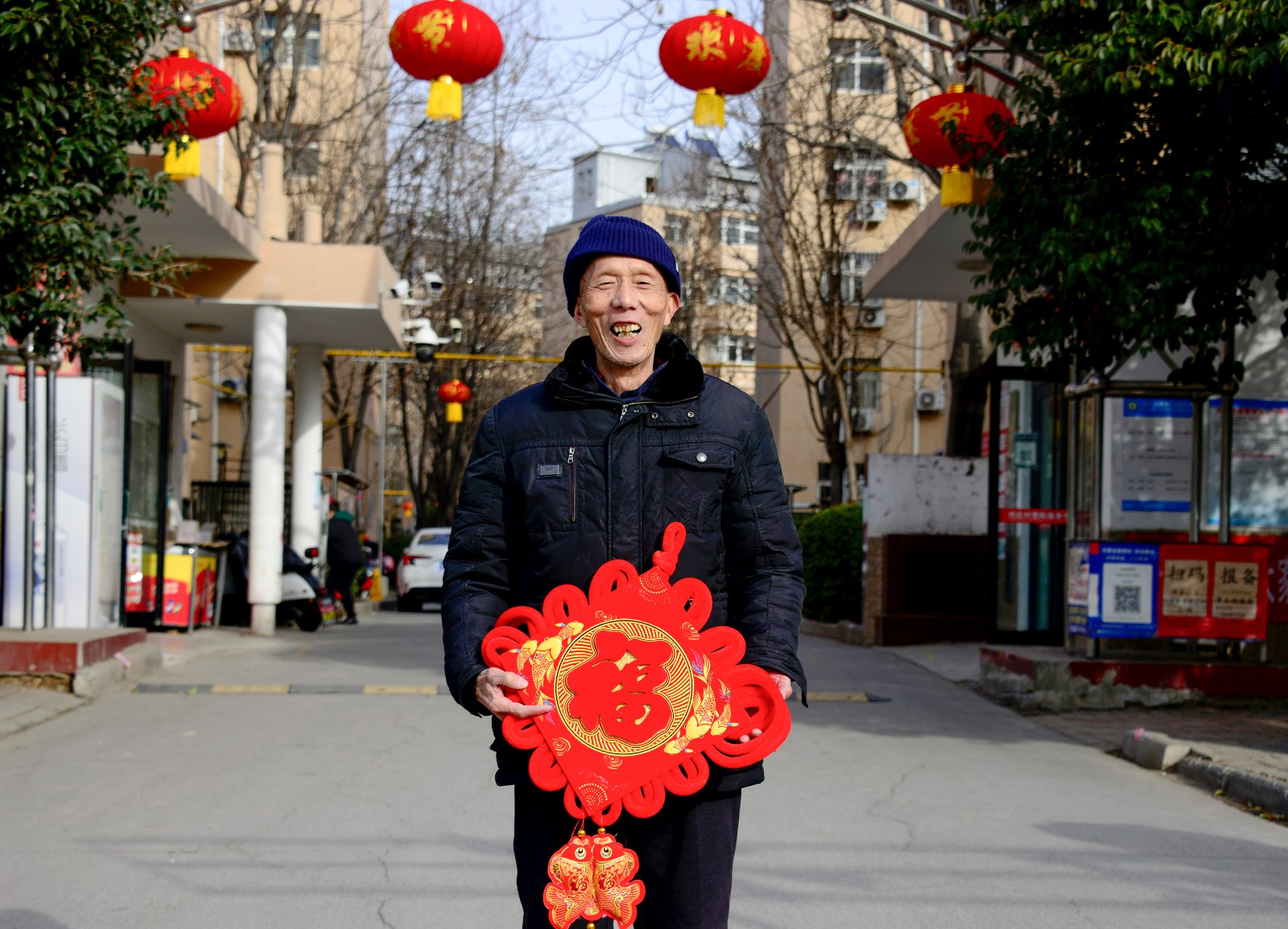 新春走基層丨新年來張全家福吧！攝影志愿者用光影為村民留住煙火年年