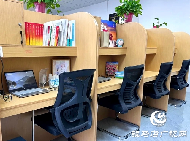 免費(fèi)為高三學(xué)生提供專業(yè)自習(xí)室！泌陽(yáng)縣織夢(mèng)島青年之家助力高考！