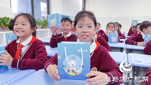 駐馬店實驗小學(xué)：月滿中秋迎國慶 童心向黨筑未來