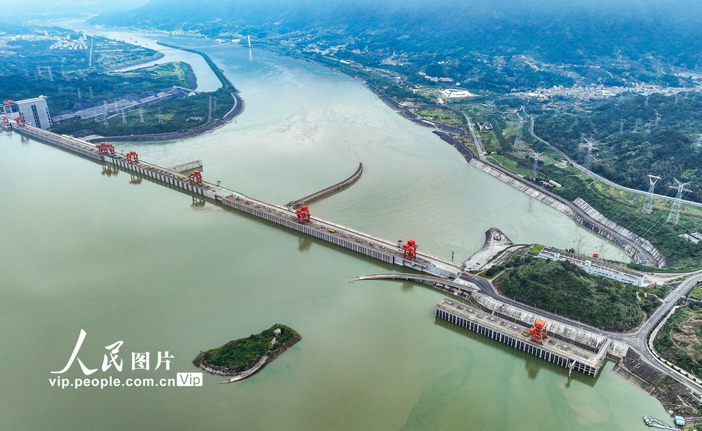 湖北宜昌：三峽電站今年首次全開運行