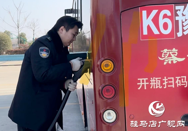 寒潮來(lái)襲 駐馬店市公交公司全力保障市民溫暖出行