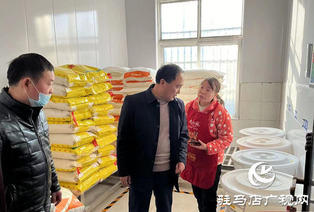 泌陽縣市場監(jiān)督管理局開展 元旦節(jié)前餐飲食品安全專項(xiàng)整治行動
