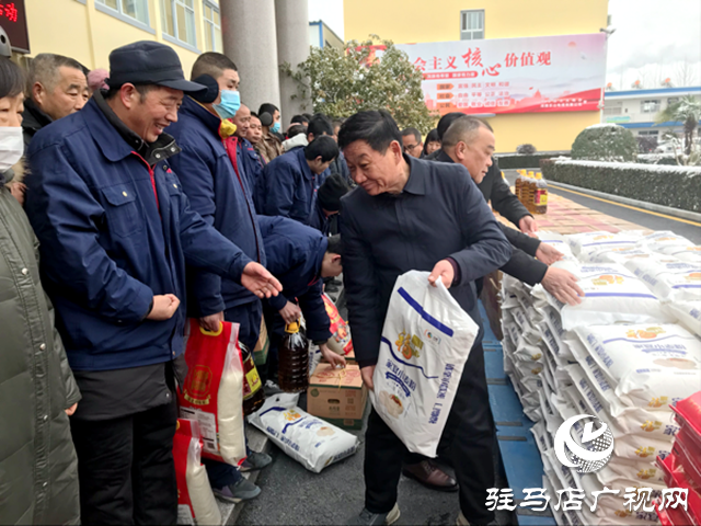暖心！90余名殘疾職工收到經(jīng)濟開發(fā)區(qū)慈善總會的新年禮包