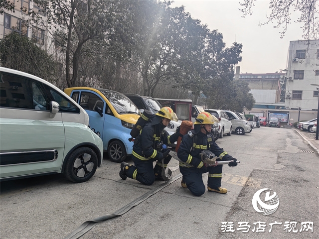 驛城區(qū)消防大隊滅火救援實戰(zhàn)演練進小區(qū)