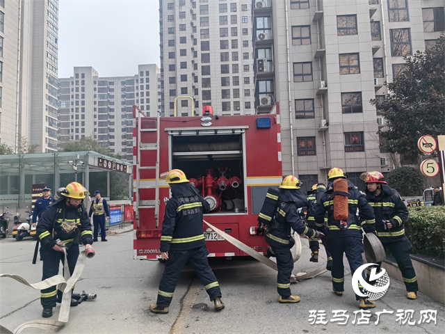 驛城區(qū)消防大隊滅火救援實戰(zhàn)演練進小區(qū)
