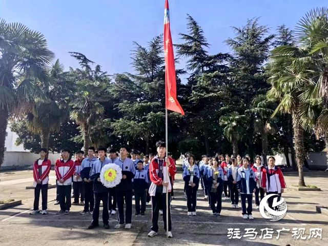 正陽縣退役軍人事務(wù)局聯(lián)正陽縣實(shí)驗中學(xué)開展清明節(jié)祭掃活動
