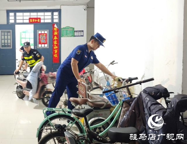 夏季電動(dòng)車(chē)“易惹火” 消防人員教你安全防范