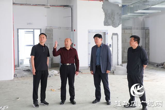 泌陽(yáng)縣委副書記、縣長(zhǎng)朱東升國(guó)慶節(jié)看望慰問(wèn)一線工作人員、調(diào)研項(xiàng)目建設(shè)