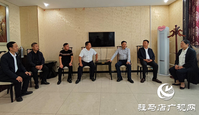 西平縣委書記侯公濤會(huì)見(jiàn)鵬輝力赫能源客商