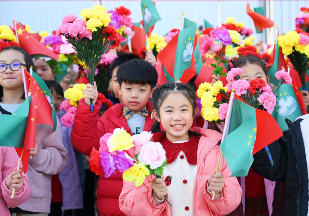 高清大圖丨習(xí)近平抵達(dá)澳門(mén)受到熱烈歡迎