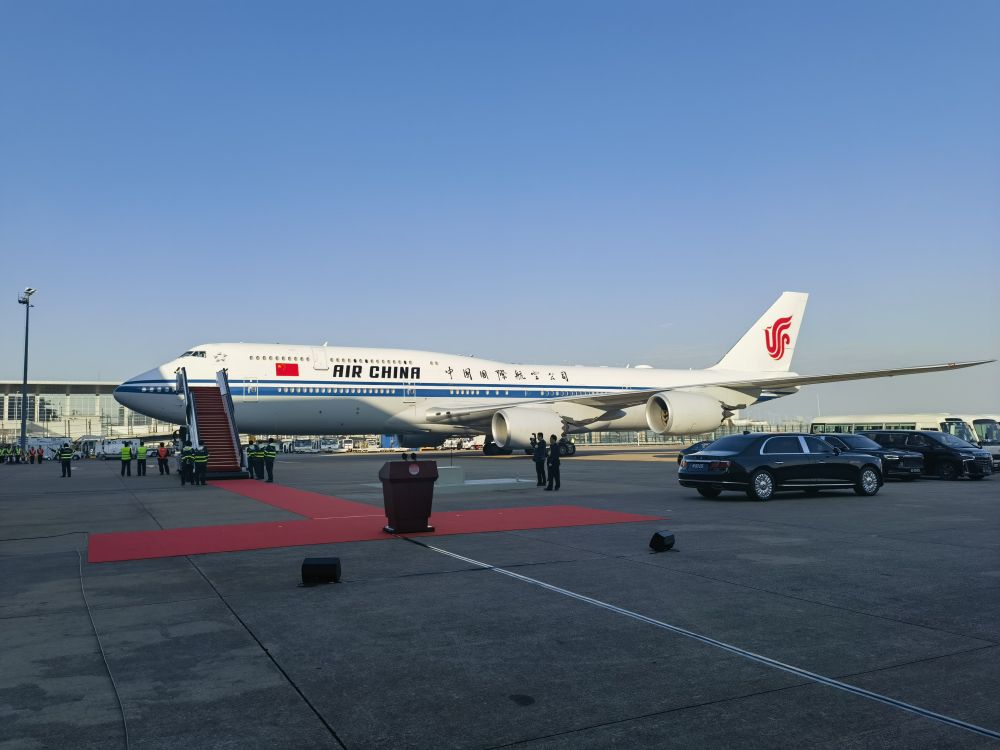 高清大圖丨習(xí)近平抵達(dá)澳門(mén)受到熱烈歡迎