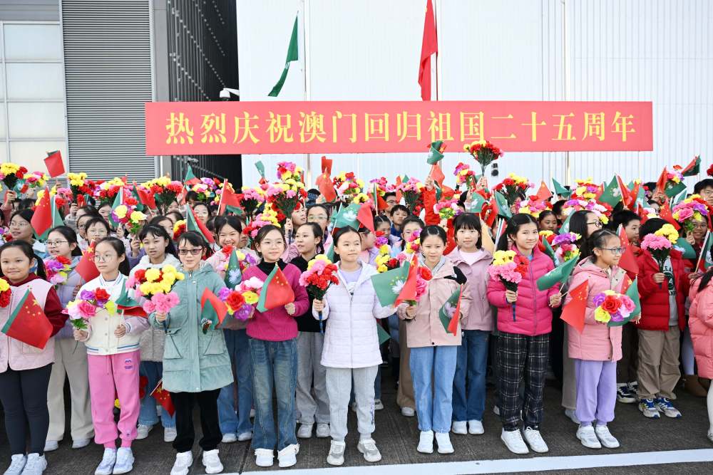 高清大圖丨習(xí)近平抵達(dá)澳門(mén)受到熱烈歡迎