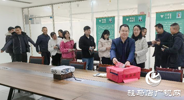 新蔡縣商務(wù)局開展主題黨日獻愛心活動