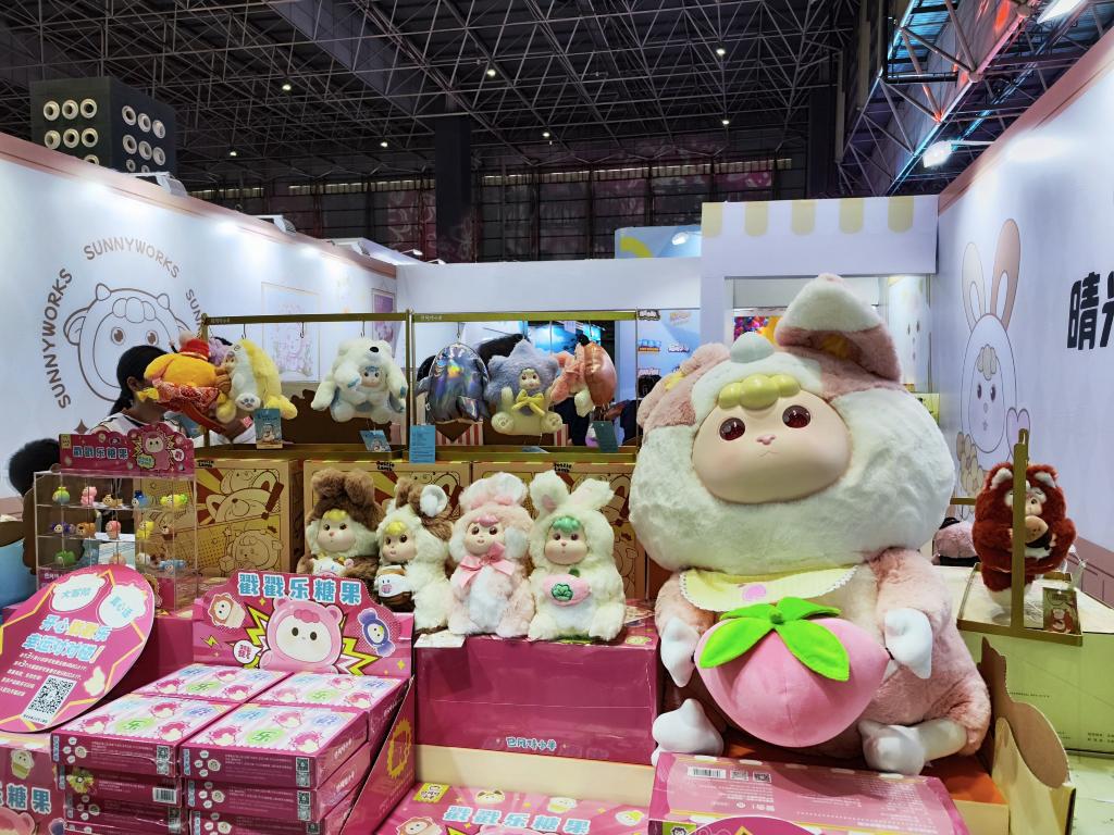中國(guó)經(jīng)濟(jì)樣本觀察·“鎮(zhèn)”了不起｜買玩具？到這里！“玩”出來(lái)的百億元“情緒產(chǎn)業(yè)”