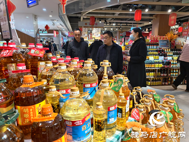 新蔡縣開(kāi)展春節(jié)前重要民生商品保供穩(wěn)價(jià)市場(chǎng)巡查工作