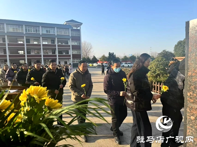 駐馬店市第三中學(xué)舉行紀念楊靖宇將軍誕辰120周年祭奠活動