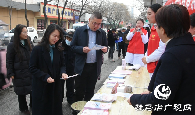 正陽(yáng)縣婦聯(lián)開(kāi)展慶祝“三八”婦女節(jié)維權(quán)宣傳活動(dòng)