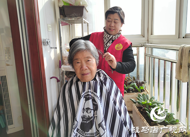 驛城區(qū)橡林社區(qū)志愿服務(wù)隊(duì)：“暖巢行動(dòng)” 讓老人“暖身”還“暖心”