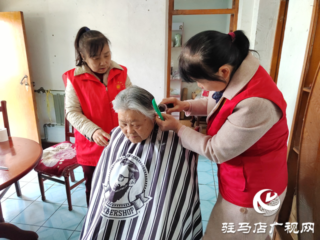 傳承雷鋒精神 守護(hù)老人“微幸?！? width=