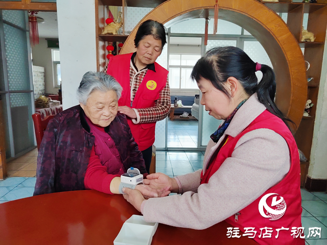 傳承雷鋒精神 守護(hù)老人“微幸?！? width=