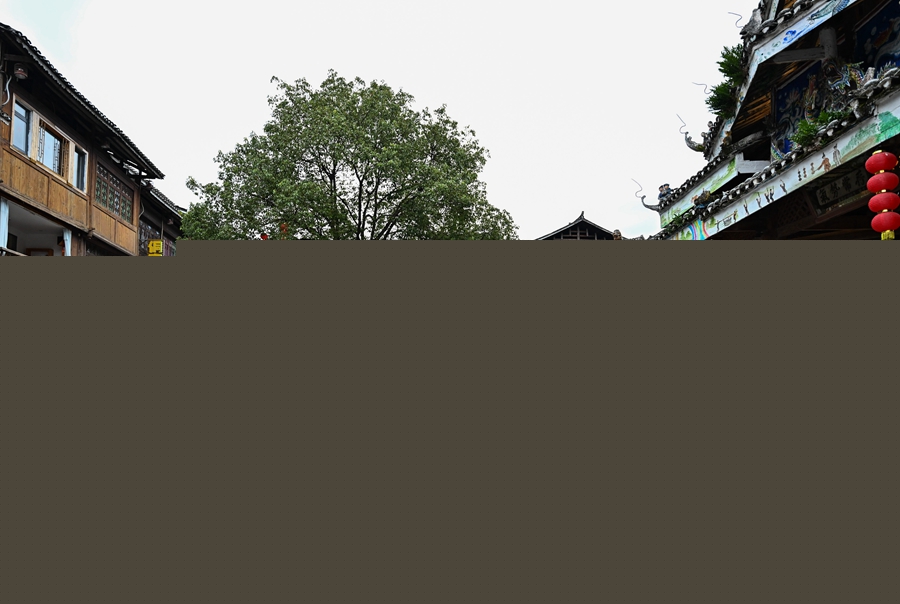 習(xí)近平在貴州考察時強調(diào) 堅持以高質(zhì)量發(fā)展統(tǒng)攬全局 在中國式現(xiàn)代化進程中展現(xiàn)貴州新風(fēng)采