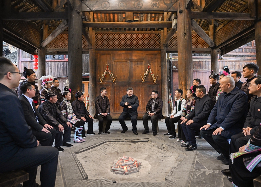 習(xí)近平在貴州考察時強調(diào) 堅持以高質(zhì)量發(fā)展統(tǒng)攬全局 在中國式現(xiàn)代化進程中展現(xiàn)貴州新風(fēng)采