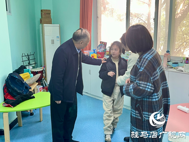 中國(guó)殘聯(lián)副主席張銀良深入確山縣驛城區(qū)走訪看望殘疾人