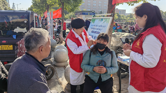 駐馬店市舉行“世界結(jié)核病日”主題宣傳活動(dòng) 專家義診助力健康知識(shí)普及
