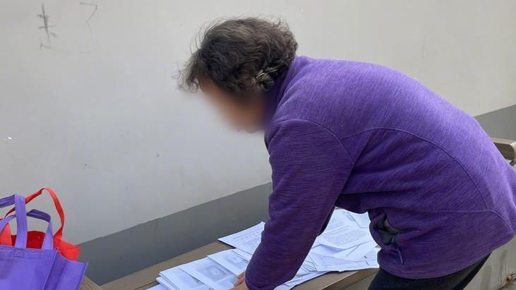 轉給爸媽！七旬老太拿身份證領免費雞蛋后被訴 ?？永夏耆说膸状篁_局→