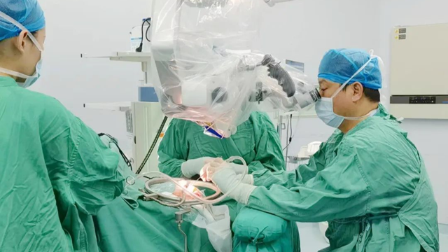 男子長期熬夜刷手機，頭痛欲裂，竟然是它  “爆炸”了！