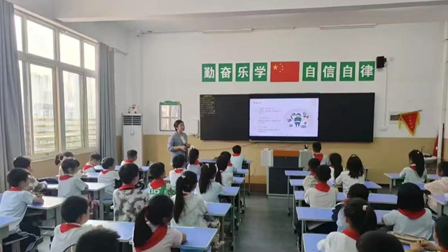 駐馬店市中醫(yī)院到第二實(shí)驗(yàn)小學(xué)進(jìn)行肥胖科普活動(dòng)