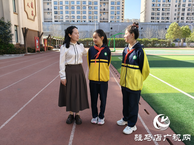 潘琦：師愛無言 潤木無聲