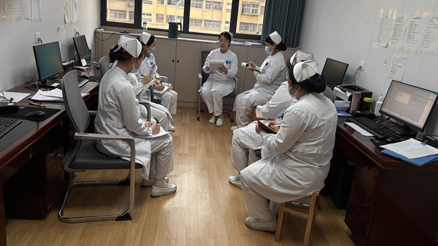駐馬店市第二中醫(yī)院組織護理人員開展業(yè)務(wù)學(xué)習(xí)培訓(xùn)