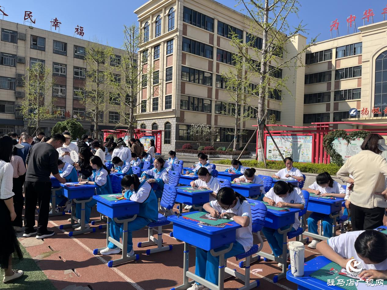 驛城區(qū)四項工作現(xiàn)場會在駐馬店市第四中學(xué)舉辦