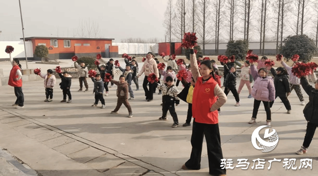 駐馬店職業(yè)技術(shù)學(xué)院教師教育學(xué)院開展美育浸潤下鄉(xiāng)支教活動