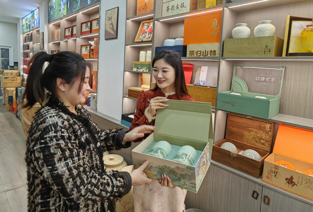 從大學(xué)生到創(chuàng)業(yè)者 90后張桂葉讓信陽毛尖香飄駐馬店