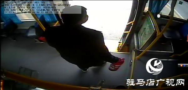 路遇貨車起火，平輿兩位公交駕駛員全力撲救
