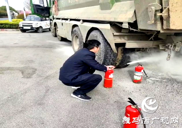 路遇貨車起火，平輿兩位公交駕駛員全力撲救