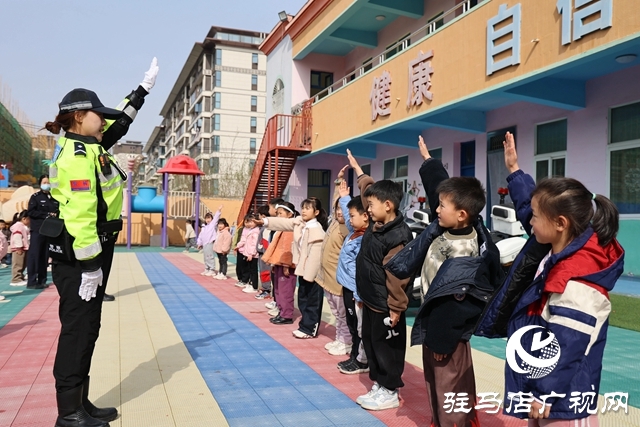 交警萌娃童行學(xué)安全！全國(guó)安全教育日護(hù)航幼兒成長(zhǎng)