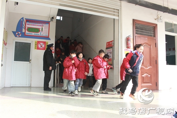 駐馬店市第十一小學(xué)開展第30個“全國中小學(xué)生安全教育日”系列活動
