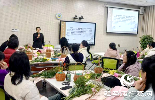 黃淮學(xué)院插花藝術(shù)協(xié)會(huì)開展中國(guó)傳統(tǒng)插花藝術(shù)培訓(xùn)