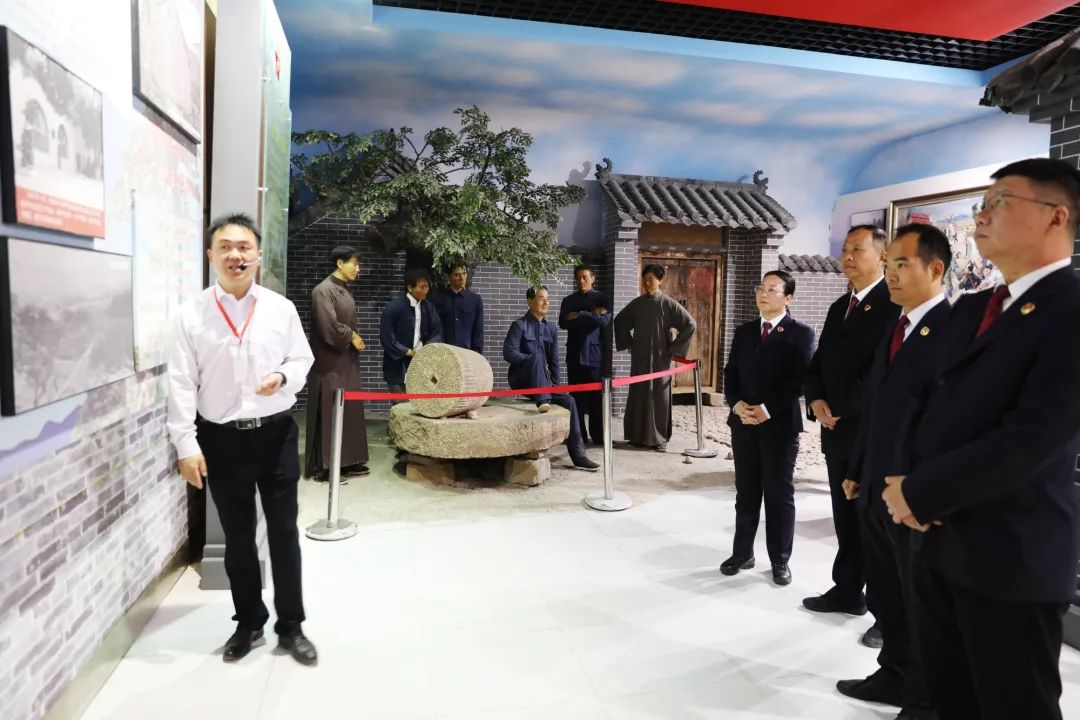 驛城區(qū)檢察院組織干警到焦竹園革命紀(jì)念舊址開展“我們的節(jié)日·清明”主題活動