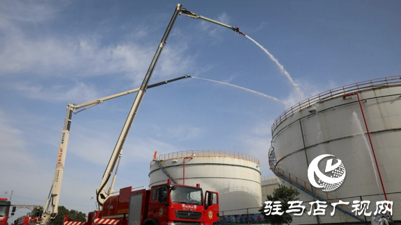駐馬店市消防救援支隊開展化工事故處置實戰(zhàn)演練