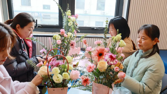 駐馬店市中心醫(yī)院開展“跟黨奮進新征程，巾幗建功新時代”繽紛三月系列活動