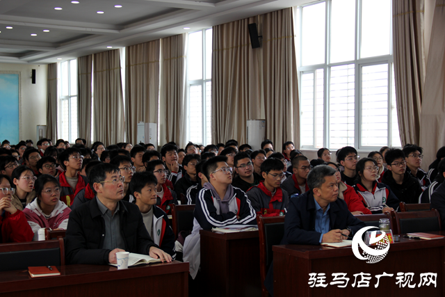 正陽(yáng)縣：杰出校友夏信德回母校 共話(huà)成長(zhǎng)與未來(lái)