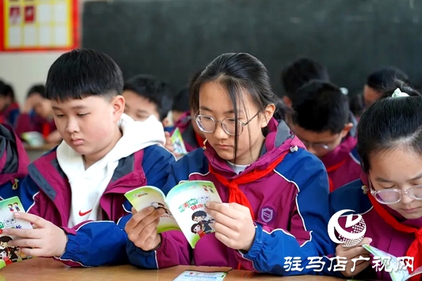  平輿縣人民法院“現(xiàn)場(chǎng)+直播”這次法治課很有“料”