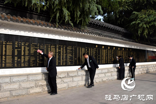  平輿縣退役軍人事務(wù)局開展“賡續(xù)·2025·清明祭英烈”主題黨日活動(dòng)